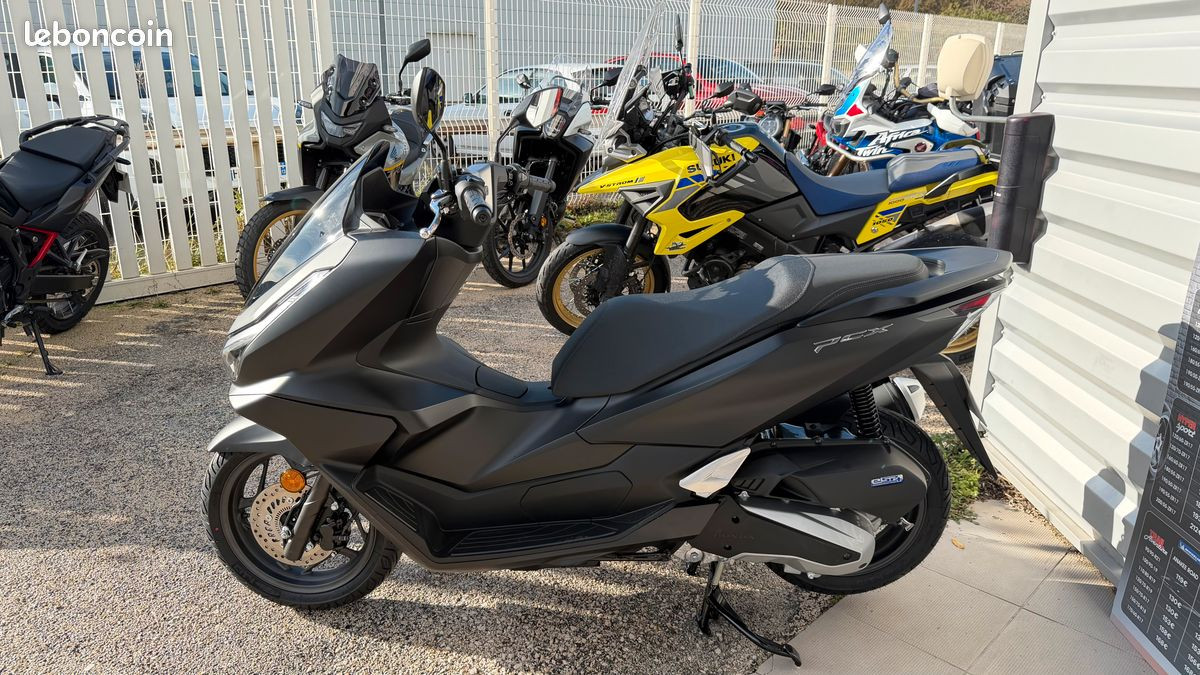 Honda PCX 125 PCX125 125PCX DIABOLIQ BIKE  SAINT MITRE LES REMPARTS 