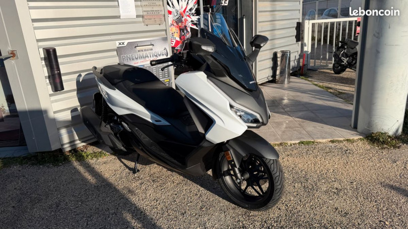 Honda Forza 125 NSS125 - SAINT MITRE LES REMPARTS