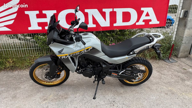 Honda transalp 750 - SAINT MITRE LES REMPARTS