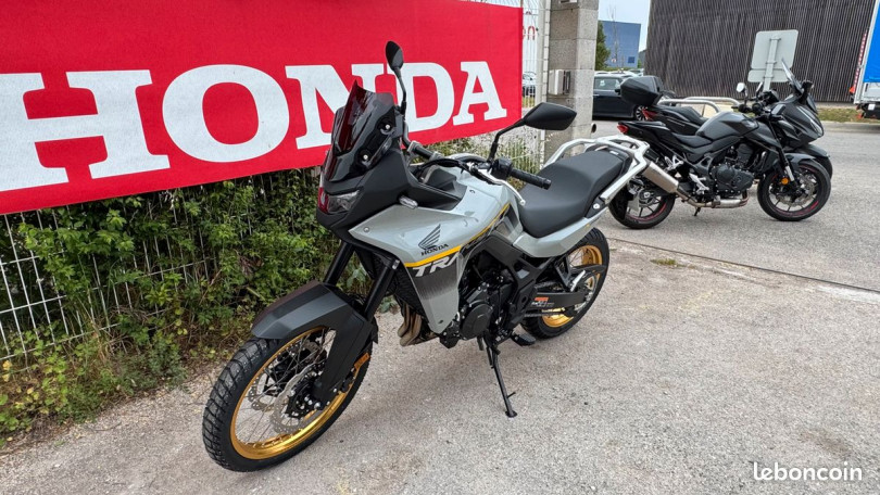Honda transalp 750 - SAINT MITRE LES REMPARTS