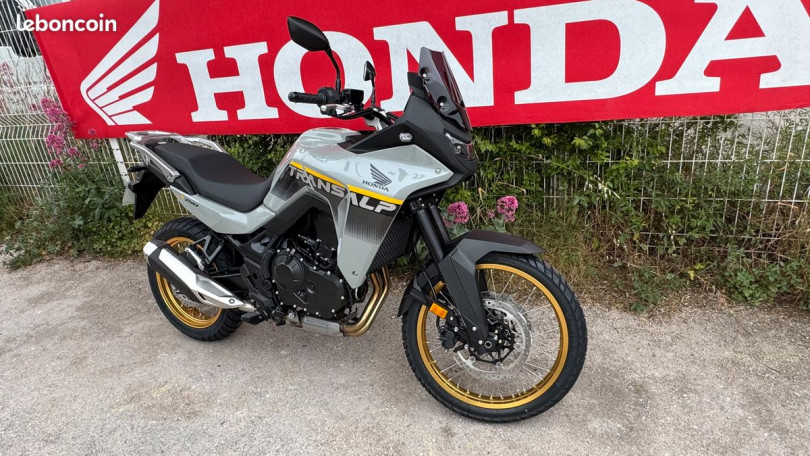 Honda transalp 750 - SAINT MITRE LES REMPARTS