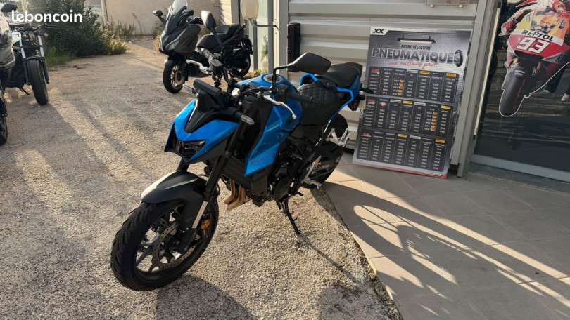 Honda HORNET 750 CB750 - SAINT MITRE LES REMPARTS