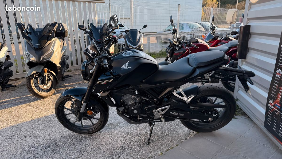 Honda CB125R CB125 R CB 125R DIABOLIQ BIKE  SAINT MITRE LES REMPARTS 